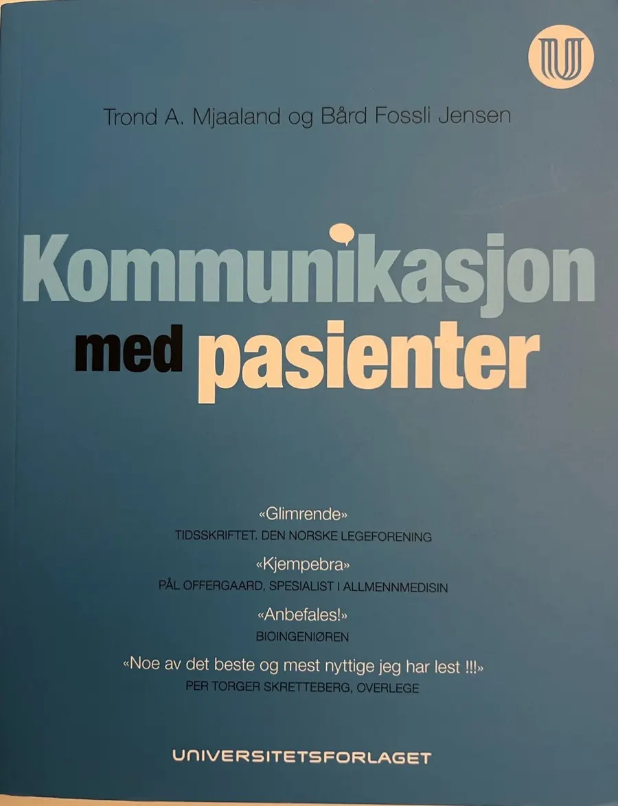 Omslaget til boka Kommunikasjon med pasienter
